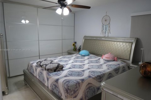 Casa en venta en Miami, Florida, 5 dormitorios, 154.22 m2 № 1364932 - foto 27