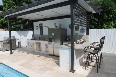 Casa en venta en Miami, Florida, 5 dormitorios, 154.22 m2 № 1364932 - foto 17