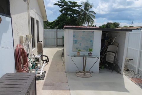 Casa en venta en Miami, Florida, 5 dormitorios, 154.22 m2 № 1364932 - foto 23