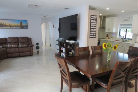 Casa en venta en Miami, Florida, 5 dormitorios, 154.22 m2 № 1364932 - foto 25