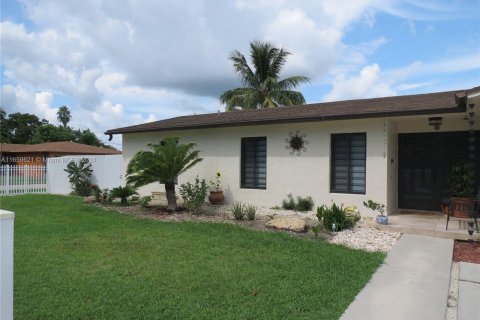 Casa en venta en Miami, Florida, 5 dormitorios, 154.22 m2 № 1364932 - foto 4