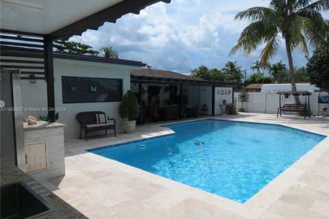 Casa en venta en Miami, Florida, 5 dormitorios, 154.22 m2 № 1364932 - foto 20