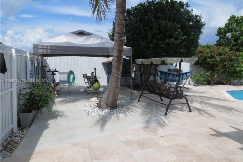 Casa en venta en Miami, Florida, 5 dormitorios, 154.22 m2 № 1364932 - foto 13