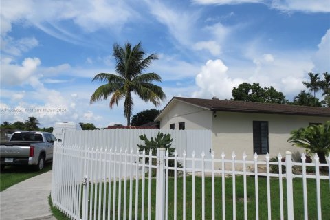 Casa en venta en Miami, Florida, 5 dormitorios, 154.22 m2 № 1364932 - foto 6