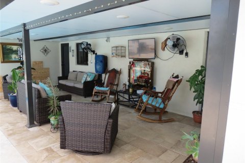 Casa en venta en Miami, Florida, 5 dormitorios, 154.22 m2 № 1364932 - foto 14