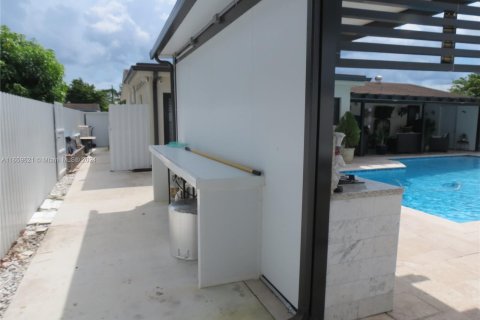 Casa en venta en Miami, Florida, 5 dormitorios, 154.22 m2 № 1364932 - foto 19