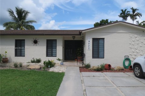 Casa en venta en Miami, Florida, 5 dormitorios, 154.22 m2 № 1364932 - foto 3