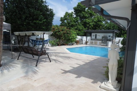 Casa en venta en Miami, Florida, 5 dormitorios, 154.22 m2 № 1364932 - foto 12