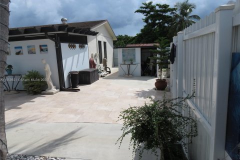 Casa en venta en Miami, Florida, 5 dormitorios, 154.22 m2 № 1364932 - foto 11