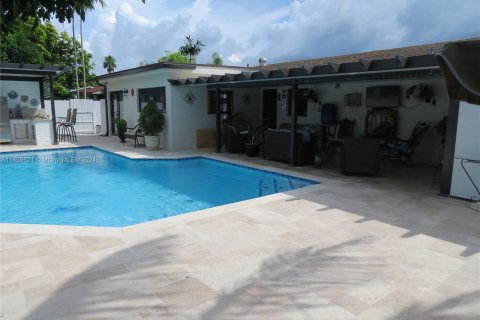 Casa en venta en Miami, Florida, 5 dormitorios, 154.22 m2 № 1364932 - foto 10