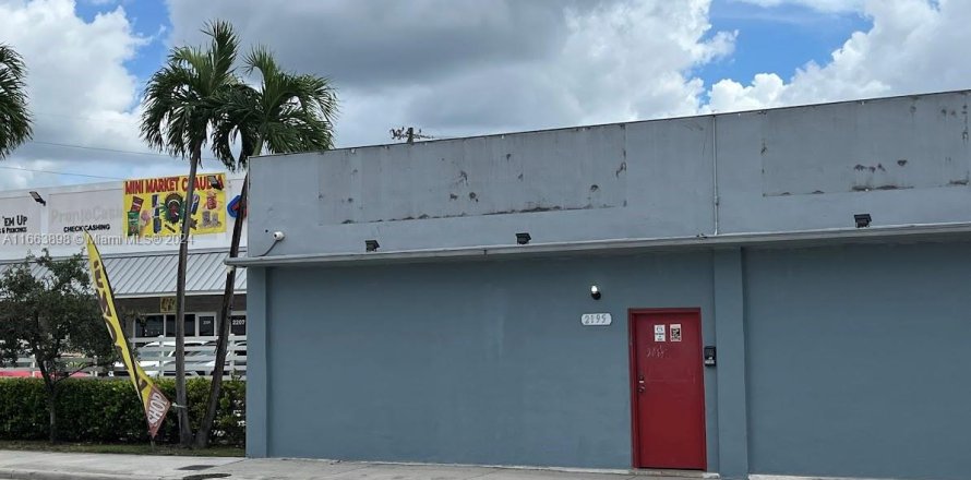 Commercial property in Miami, Florida № 1380034