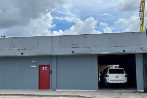 Propiedad comercial en venta en Miami, Florida № 1380034 - foto 2