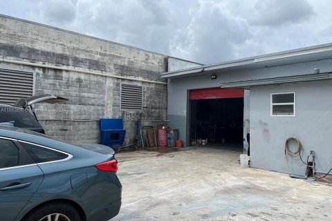 Propiedad comercial en venta en Miami, Florida № 1380034 - foto 20