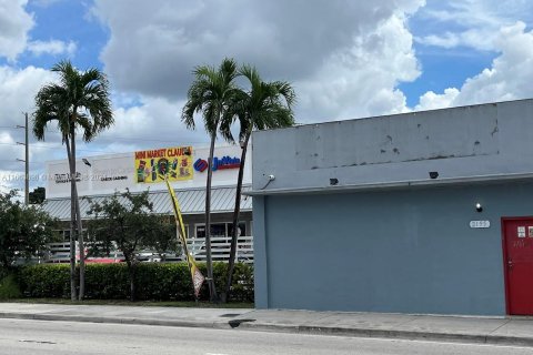 Propiedad comercial en venta en Miami, Florida № 1380034 - foto 3