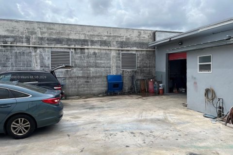 Propiedad comercial en venta en Miami, Florida № 1380034 - foto 25