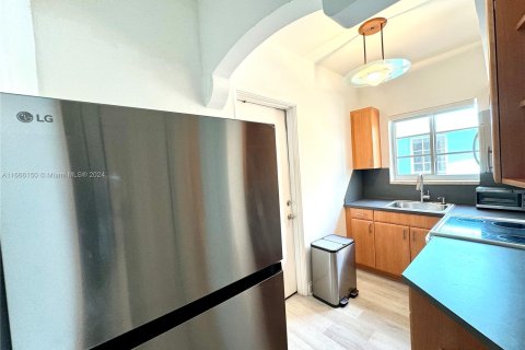 Condo in Miami Beach, Florida, 1 bedroom  № 1380036 - photo 8