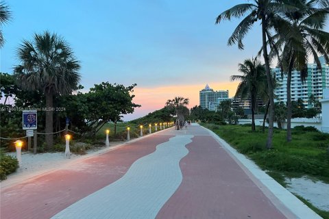 Condo in Miami Beach, Florida, 1 bedroom  № 1380036 - photo 26