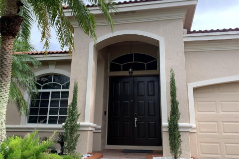 House in Pembroke Pines, Florida 3 bedrooms, 192.68 sq.m. № 1380033 - photo 1