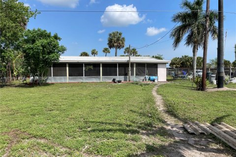 House in Clewiston, Florida 3 bedrooms № 1162464 - photo 14