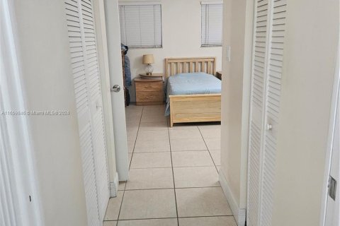 Condo in Miami, Florida, 1 bedroom  № 1369053 - photo 6