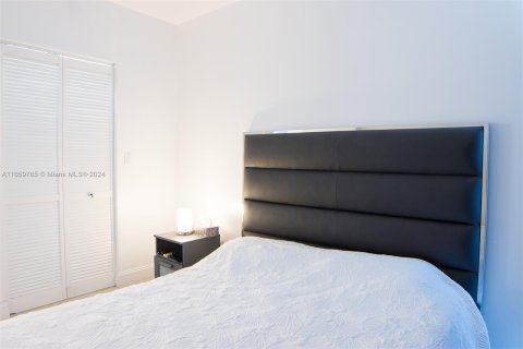 Condo in Miami Beach, Florida, 1 bedroom  № 1369095 - photo 26