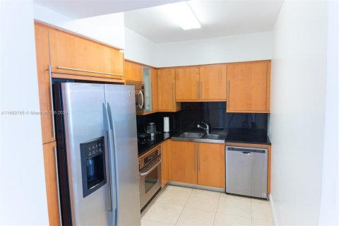 Condo in Miami Beach, Florida, 1 bedroom  № 1369095 - photo 30