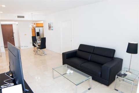 Condo in Miami Beach, Florida, 1 bedroom  № 1369095 - photo 23