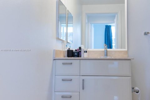 Condo in Miami Beach, Florida, 1 bedroom  № 1369095 - photo 28