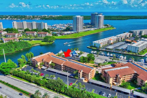 Condominio en venta en North Palm Beach, Florida, 2 dormitorios, 127.18 m2 № 830444 - foto 15