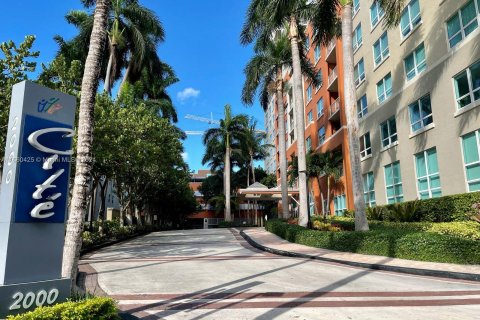 Condominio en venta en Miami, Florida, 2 dormitorios, 97.45 m2 № 1365862 - foto 2