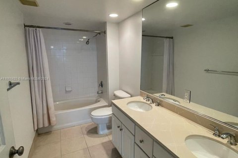 Condo in Miami, Florida, 2 bedrooms  № 1365862 - photo 22