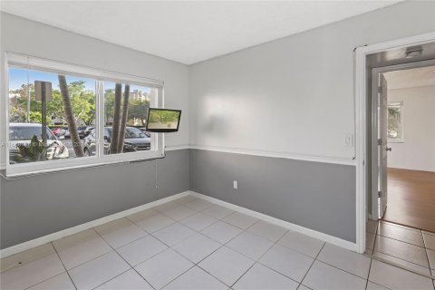 Condo in Miami, Florida, 2 bedrooms  № 1365864 - photo 10