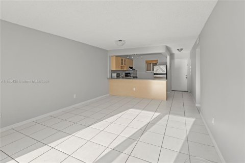 Copropriété à louer à Miami, Floride: 2 chambres, 74.69 m2 № 1365864 - photo 2