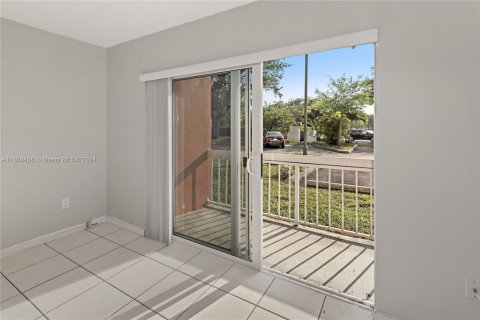 Copropriété à louer à Miami, Floride: 2 chambres, 74.69 m2 № 1365864 - photo 3