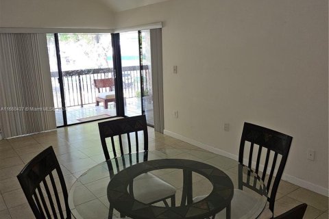 Condo in Miami, Florida, 3 bedrooms  № 1365863 - photo 10