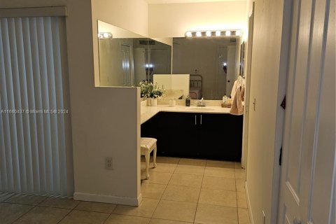 Condo in Miami, Florida, 3 bedrooms  № 1365863 - photo 18