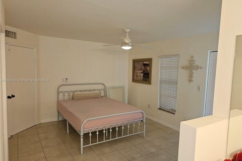 Copropriété à louer à Miami, Floride: 3 chambres, 102.38 m2 № 1365863 - photo 15