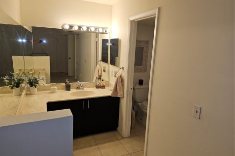 Condo in Miami, Florida, 3 bedrooms  № 1365863 - photo 17