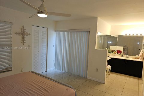 Copropriété à louer à Miami, Floride: 3 chambres, 102.38 m2 № 1365863 - photo 14