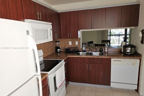 Copropriété à louer à Miami, Floride: 3 chambres, 102.38 m2 № 1365863 - photo 11