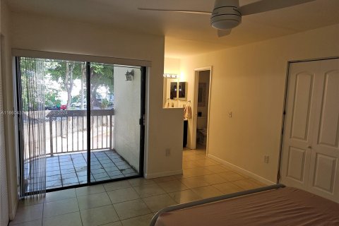 Condo in Miami, Florida, 3 bedrooms  № 1365863 - photo 13