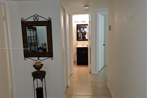 Condo in Miami, Florida, 3 bedrooms  № 1365863 - photo 19