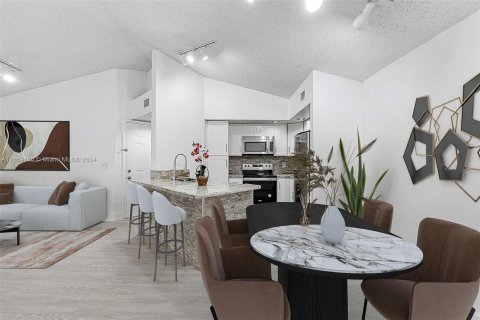 Condo in Sunrise, Florida, 2 bedrooms  № 1365784 - photo 1