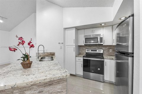 Condo in Sunrise, Florida, 2 bedrooms  № 1365784 - photo 9