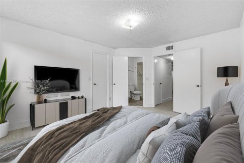 Condo in Sunrise, Florida, 2 bedrooms  № 1365784 - photo 7