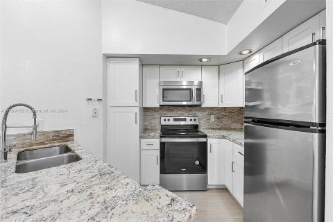 Condo in Sunrise, Florida, 2 bedrooms  № 1365784 - photo 10