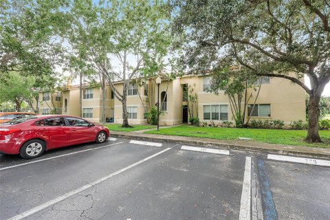 Condo in Sunrise, Florida, 2 bedrooms  № 1365784 - photo 26