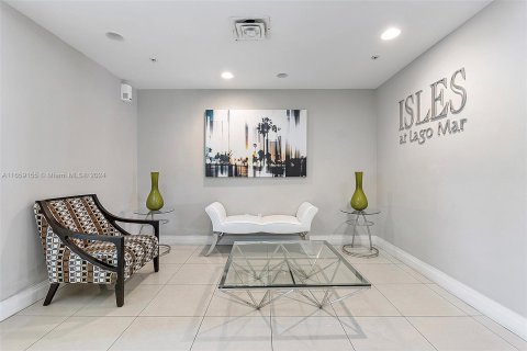 Condo in Sunrise, Florida, 2 bedrooms  № 1365784 - photo 19