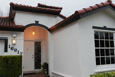 Casa en venta en Miami, Florida, 3 dormitorios, 159.61 m2 № 1329932 - foto 2