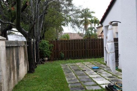 House in Miami, Florida 3 bedrooms, 159.61 sq.m. № 1329932 - photo 18